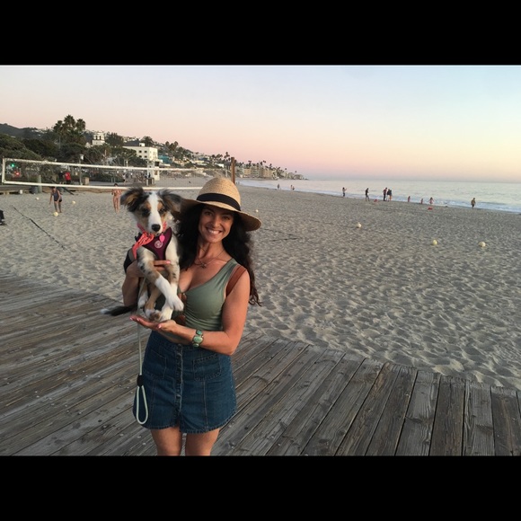 Meet your Posher, Alyssa - Picture 2 of 3